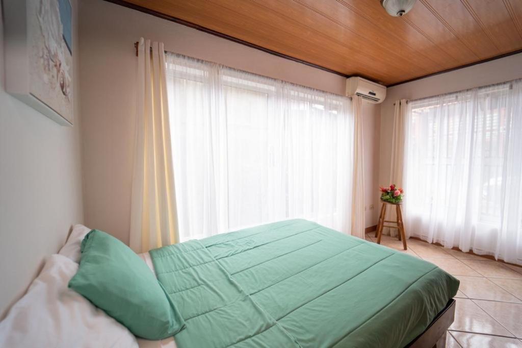 Apartamentos Cristal Quepos Exteriör bild
