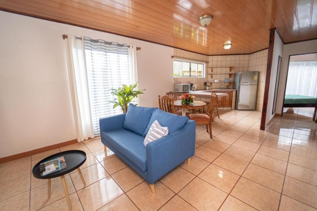 Apartamentos Cristal Quepos Exteriör bild
