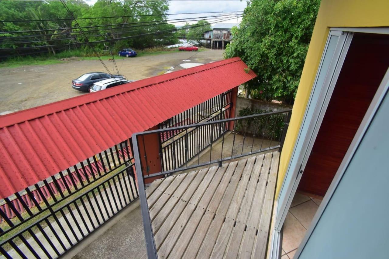 Apartamentos Cristal Quepos Exteriör bild